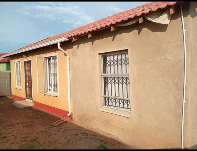 3 BEDROOM HOUSE FOR SALE IN EVATON WEST
